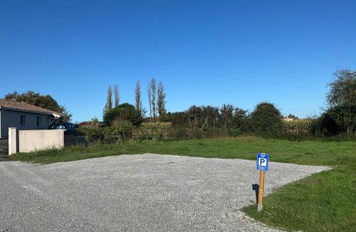 Saint Sever Apartment | Charmant T2, Cl 3 étoiles, 4 Lits, 4 personnes et 1enfant, parking et terrasse