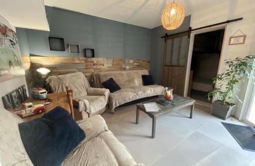 Saint Sever Apartment | Charmant T2, Cl 3 étoiles, 4 Lits, 4 personnes et 1enfant, parking et terrasse