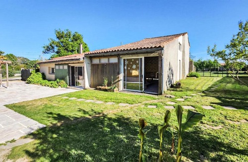 Saint-Simon-de-Bordes House | Charmante Maison Avec Piscine