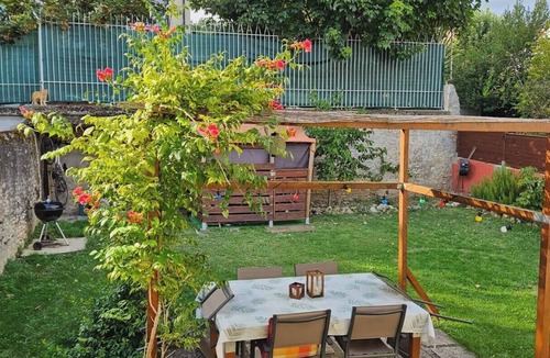 Etampes House | Charmante Maisonnette et son Petit Coin de Verdure