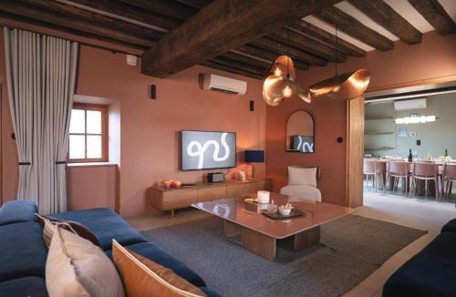 Contigny House | Charme Authentique du XIVe siècle avec WiFi et Parking à Contigny - FR-1-489-621