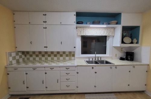 Devils Lake House | Charmer on 4th · 3BR/2BA · Downtown · Fire Pit · Fenced Yard · Enclosed Porch