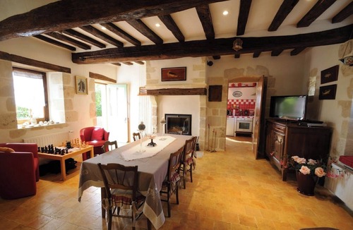 Dorceau Bed & Breakfast | Charming house. Cosy living room. 2 bedrooms. Summer cooking