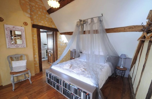 Dorceau Bed & Breakfast | Charming house. Cosy living room. 2 bedrooms. Summer cooking