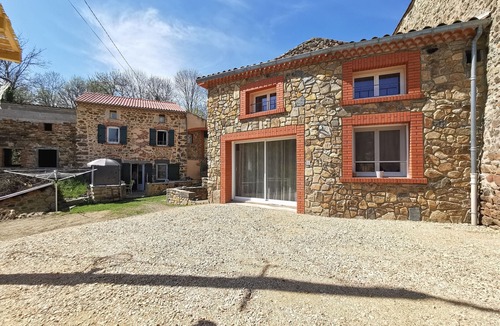 Saint-Just-pres-Brioude Cottage | Charming Retreat with Sauna and Terrace in Peaceful Hamaulet