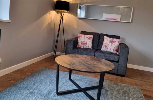 Stratford-upon-Avon Apartment | Charming 1-bed Apartment Near Redditch Town Centre