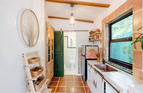 Coral Way Cottage | Charming 1 bed Apartment in lovely Miami with AC, TROPICAL FOOD FOREST GARDEN