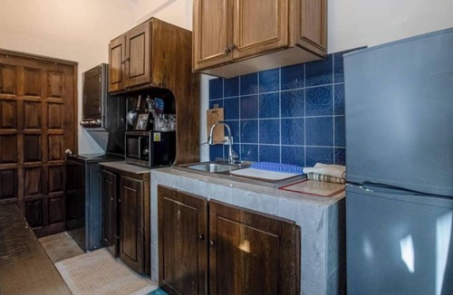 Dangriga House | Charming 1-bed Apt.-rooftop bar & splash pool, AC, WiFi, Views & Very Private