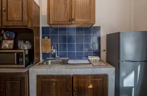 Dangriga House | Charming 1-bed Apt.-rooftop bar & splash pool, AC, WiFi, Views & Very Private