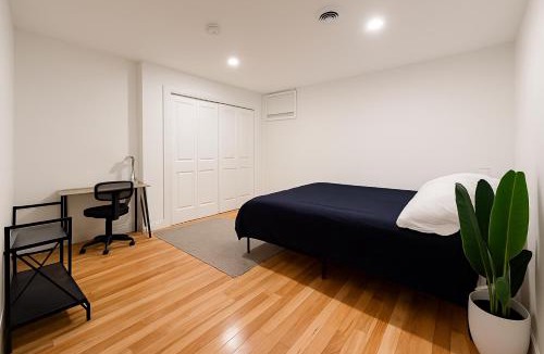 Corn Hill House | Charming 1-Bed Apt WiFi, Fully Equipped Kitchen