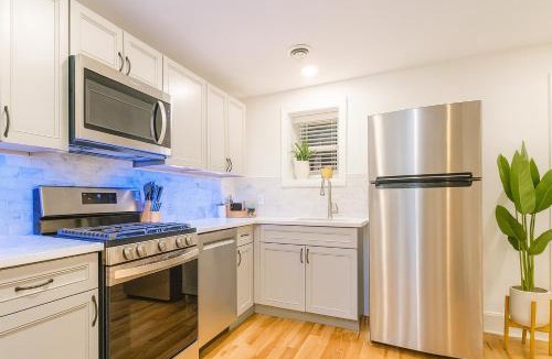 Corn Hill House | Charming 1-Bed Apt WiFi, Fully Equipped Kitchen