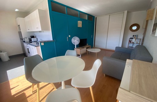 Arcachon Apartment | Charming 1-Bed Apt with South-Facing Terrace, Beach Access & Parking in Arcachon