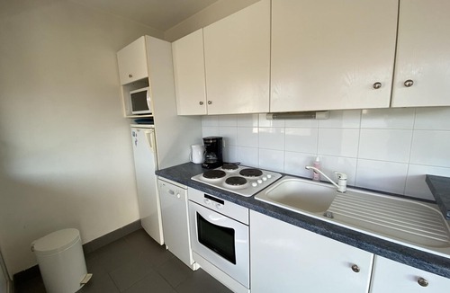 Arcachon Apartment | Charming 1-Bed Apt with South-Facing Terrace, Beach Access & Parking in Arcachon