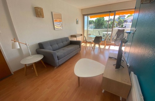 Arcachon Apartment | Charming 1-Bed Apt with South-Facing Terrace, Beach Access & Parking in Arcachon