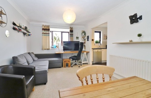 Locks Heath House | Charming 1 bed detached coach house in peaceful Locks Heath with super fast WiFi