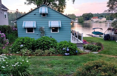East Brookfield Cottage | Charming 1-bedroom cottage on Lake Lashaway in East Brookfield.