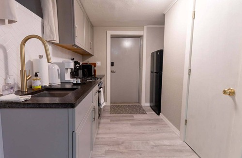 Eureka Springs Historic District Apartment | Charming 1-bedroom apartment in downtown Eureka Springs with AC
