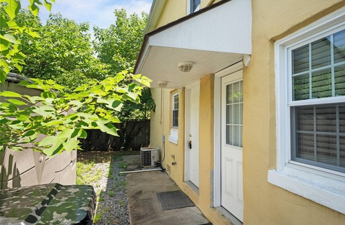 Old Town Fredericksburg Apartment | Charming 1-bedroom apartment with WiFi and AC in Fredericksburg