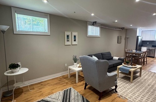 Richmond Hill Apartment | Charming 1-bedroom apartment in fantastic Richmond Hill with AC