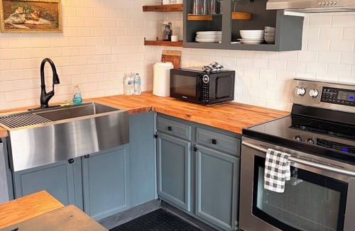 Mineral Point Apartment | Charming 1-bedroom downtown apartment in the Historic Hotel Royal
