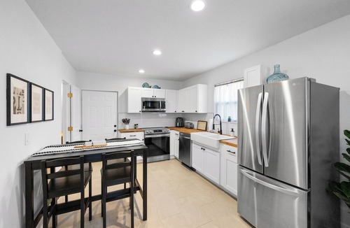 Tarpon Springs Cottage | Charming 1-bedroom Cottage - Close to Downtown/Sponge Docks/Beaches/Trails