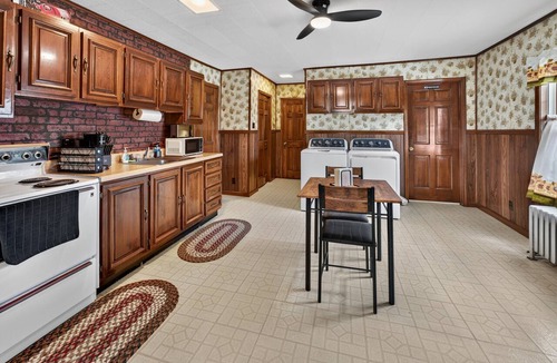 Carbondale Apartment | Charming 1-bedroom apartment in welcoming Carbondale with AC
