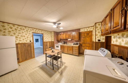 Carbondale Apartment | Charming 1-bedroom apartment in welcoming Carbondale with AC