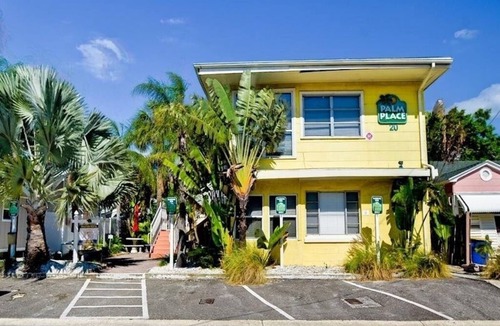 Clearwater Beach Apartment | Charming 1-Bedroom Apartment Steps From Beautiful Clearwater Beach
