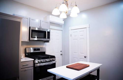 Fall River Apartment | Charming 1-bedroom apartment with WiFi, AC in awesome Fall River