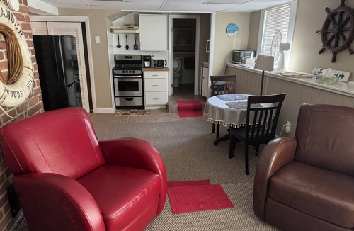 Middlebury Apartment | Charming 1-bedroom apartment with off street parking in Middlebury.