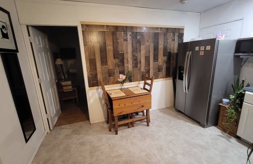 New Castle Apartment | Charming 1-bedroom apartment ,living room, Kitchen, Dining, Bathroom, Patio etc