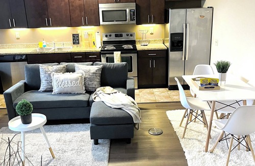 Downtown Pittsburgh Apartment | Charming 1-bedroom apartment in delightful Pittsburgh with WiFi, fitness room