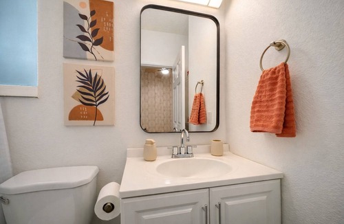 Sunrise Apartment | Charming 1-bedroom aFLL apartment near Sawgrass & Hard Rock with WiFi, AC.