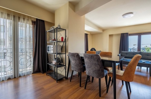 Taksim Apartment | Charming 1-bedroom apartment with view, elevator and AC
