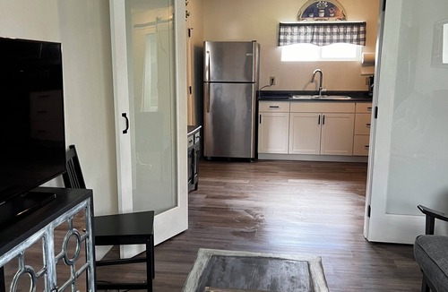 Woodburn Apartment | Charming 1-Bedroom Apartment on 3 Acres in Rural Woodburn, Near I-5 & Shopping