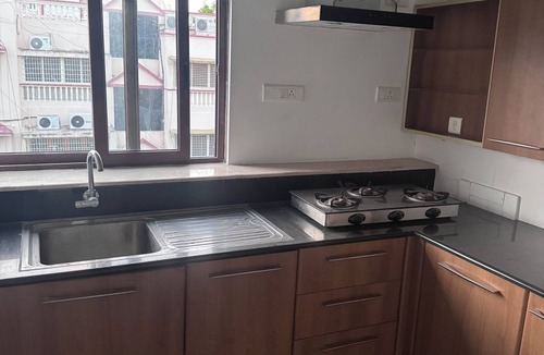 Teynampet Apartment | Charming 1-bedroom apartment with WiFi, AC in enchanting Chennai near PoesGarden