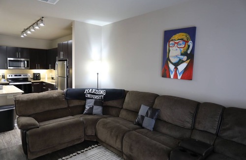 Addison Apartment | Charming 1-bedroom apartment in delightful Addison with WiFi, AC, fitness room