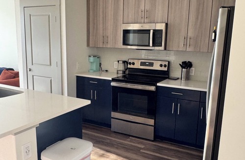 Addison Apartment | Charming 1-bedroom apartment in terrific Addison with fitness room, WiFi