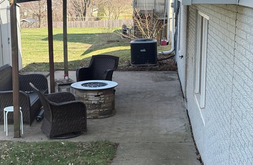 Dubuque Apartment | Charming 1-bedroom apartment Dubuque quiet neighborhood private outdoor space.
