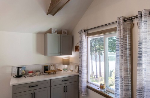 Seabeck Apartment | Charming 1-bedroom apartment with private deck and stunning views of Seabeck Bay