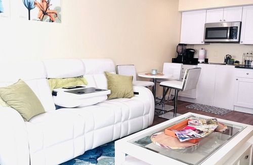 Webster Apartment | Charming 1-bedroom apartment with AC, WiFi in pleasant Webster