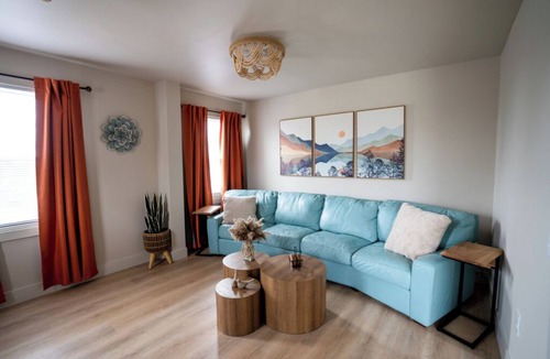 Monroe Apartment | Charming 1-bedroom apartment. Pet friendly, King Bed, Washer & Dryer
