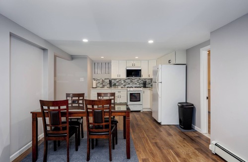 Seaford House | Charming 1-bedroom apt with WiFi, AC in soothing Seaford