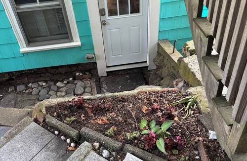 Marblehead Condo | Charming 1-bedroom condo in marvelous Marblehead with hidden patio