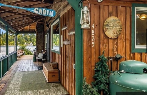 Lake Bosworth Cabin | Charming 1 bedroom cabin on Lake Bosworth. Close to historic downtown Snohomish