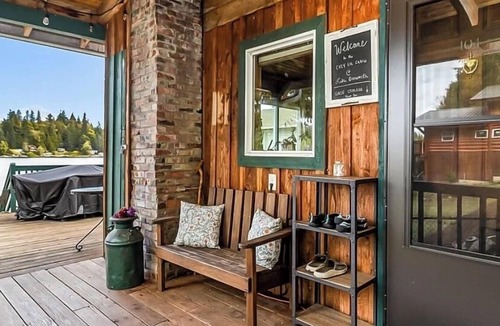 Lake Bosworth Cabin | Charming 1 bedroom cabin on Lake Bosworth. Close to historic downtown Snohomish