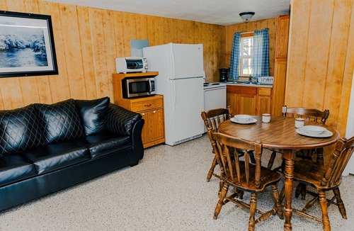 Northfork Cabin | Charming 1-bedroom cabin in Crumpler minutes from HMT's Indian Ridge trailhead