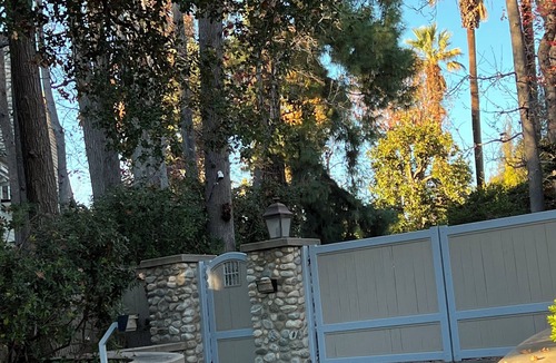 South Arroyo Cottage | Charming 1-bedroom Carriage house Pasadena with AC