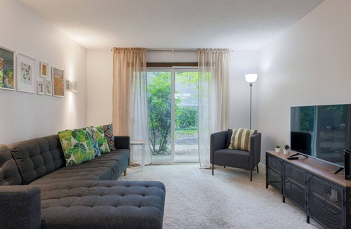Vose Condo | Charming 1-bedroom condo in Beaverton, close to Nike and Intel.