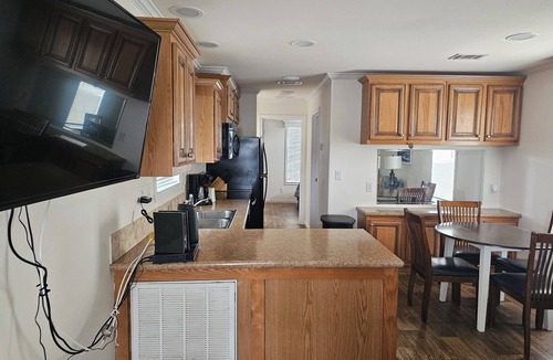 Bayshore Gardens Cottage | Charming 1-bedroom cottage in delightful Bradenton with fitness room, AC